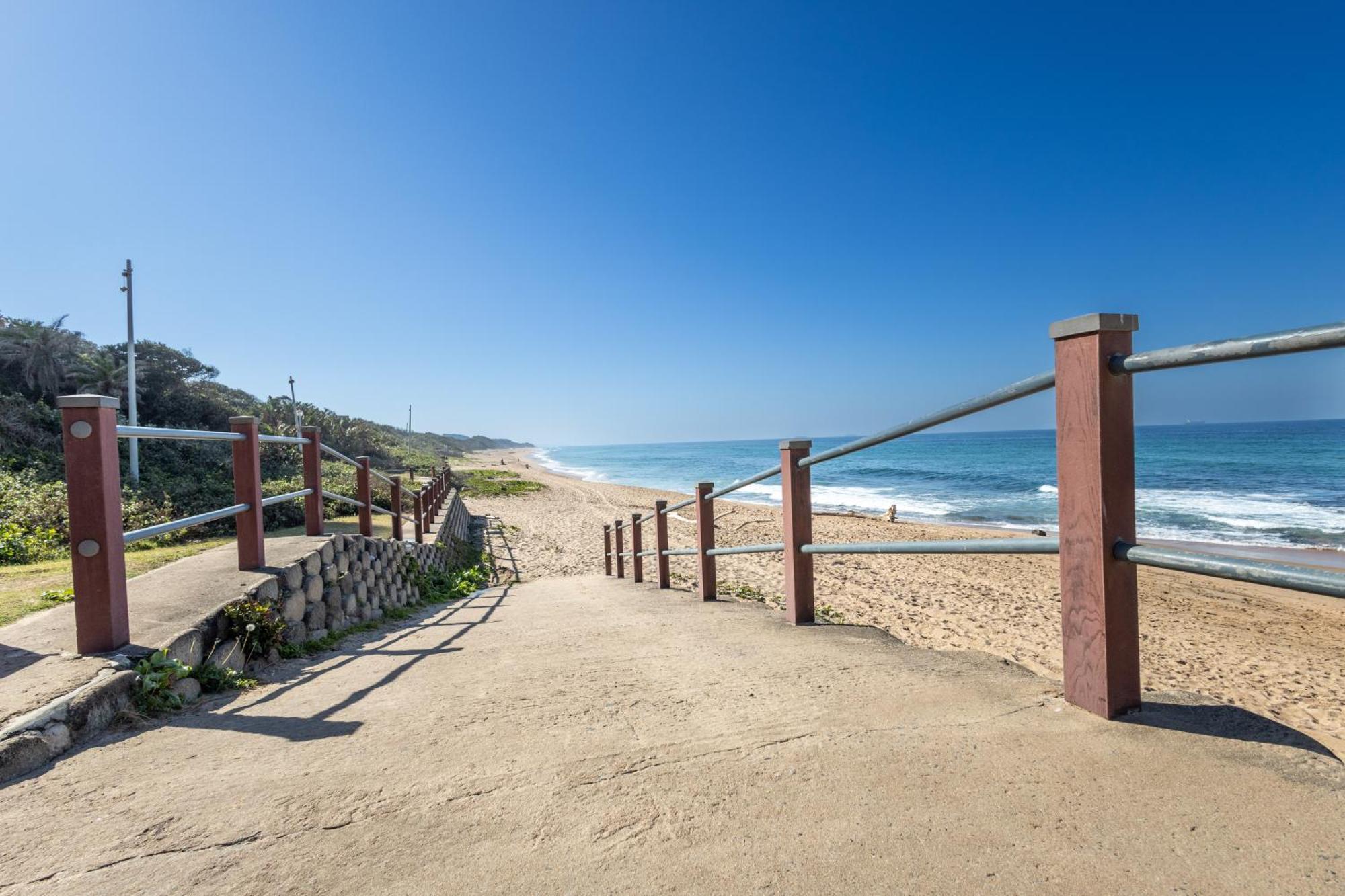 803 Bermudas - By Stay In Umhlanga Дурбан Экстерьер фото